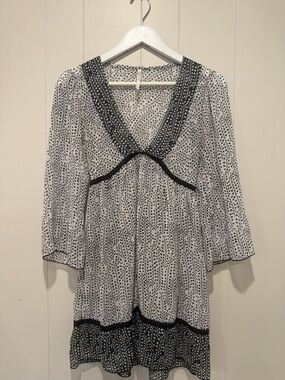 Ann Taylor Black and White Long Sleeve Dress